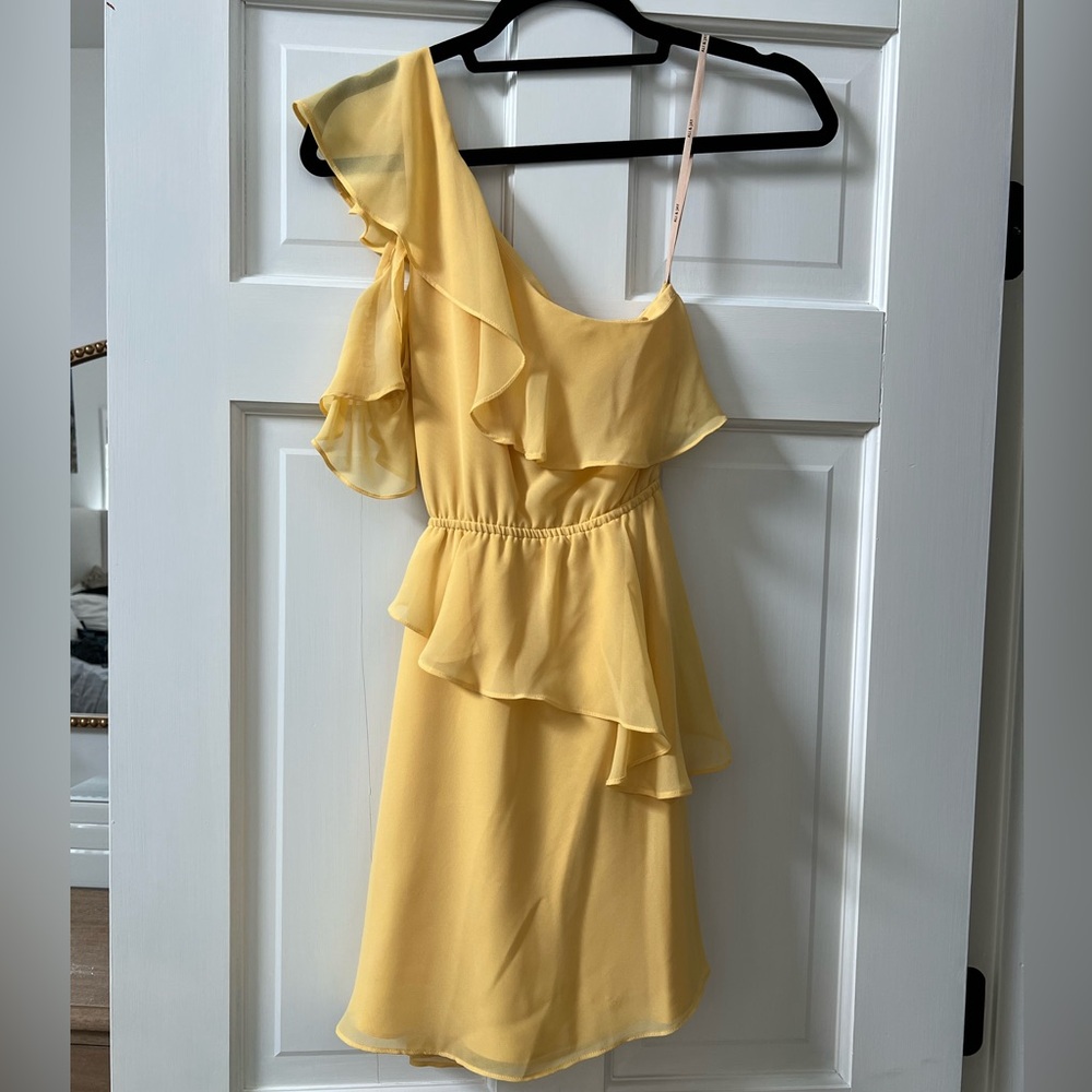 Elegant Yellow One-Shoulder Dress